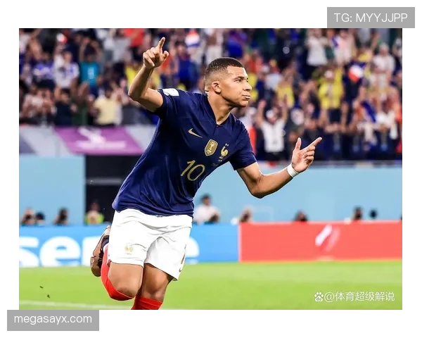 姆巴佩的战术核心地位与更衣室角色如何平衡？