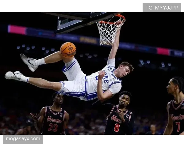 库珀·弗拉格三分命中率提升显著，拉开队内得分差距