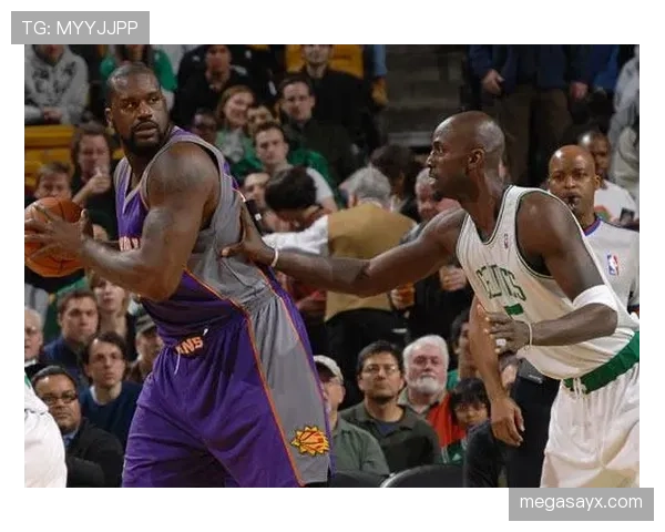 加内特高效抢篮板关键时刻贡献明显，拉开球队内线对比差距